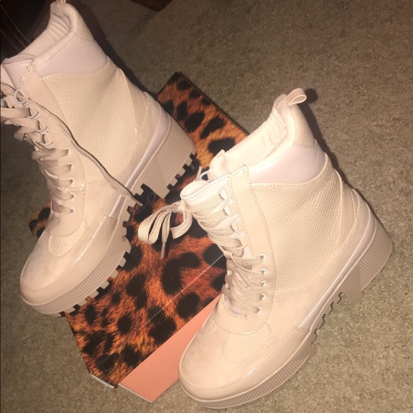 Liliana Shoes - Nude Commander Boots